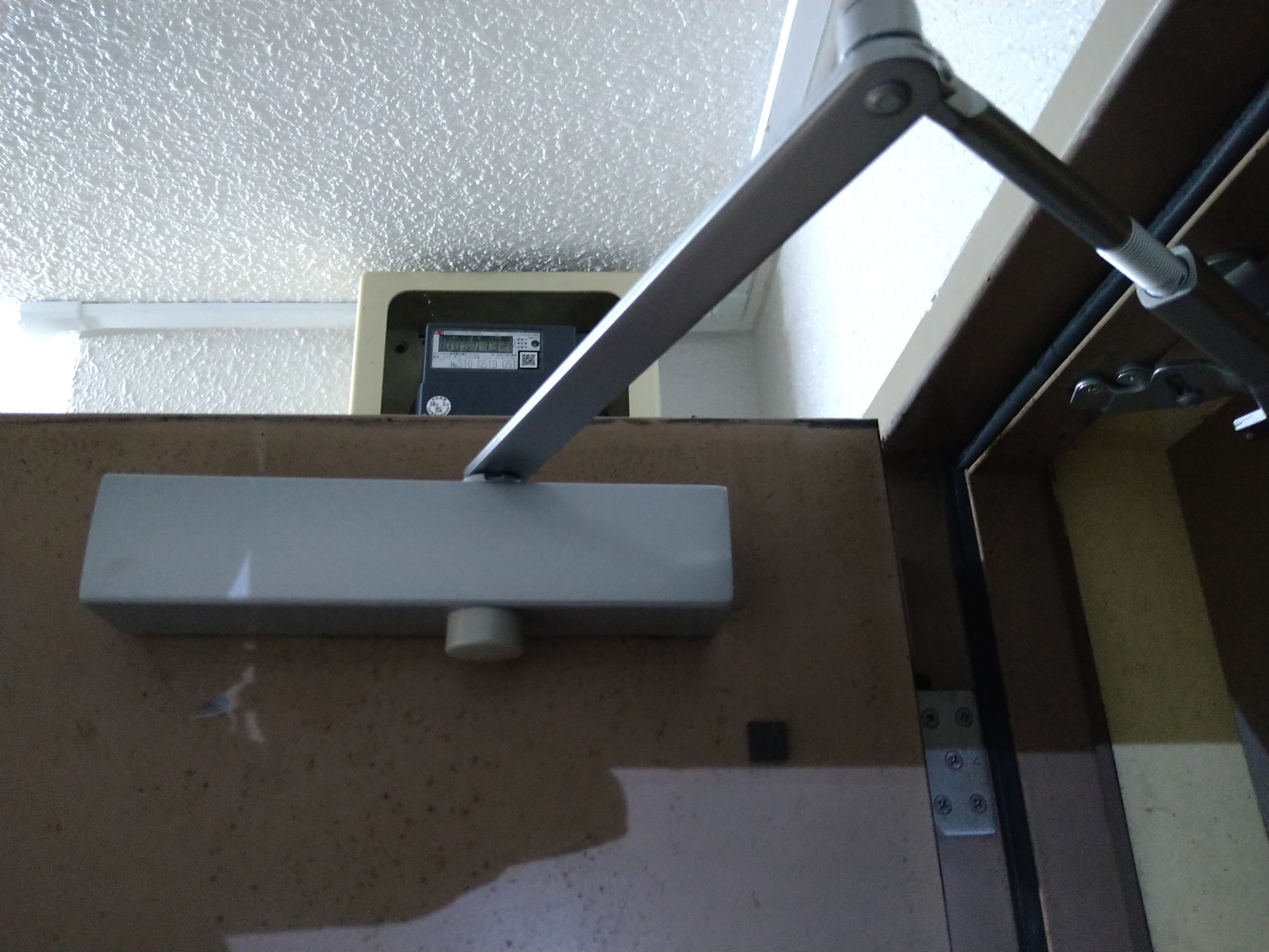 �h�A�N���[�U�[����